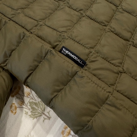 North Face Thermoball Jacket Size Medium, Olive Green - Picture 9 of 9